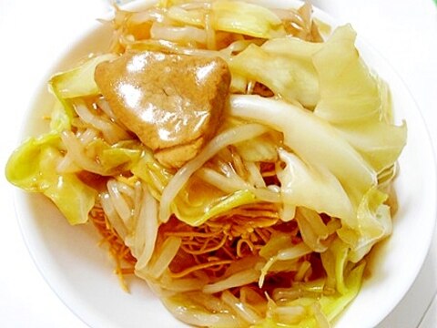 残った煮豚ともやしときゃべつで　皿うどん